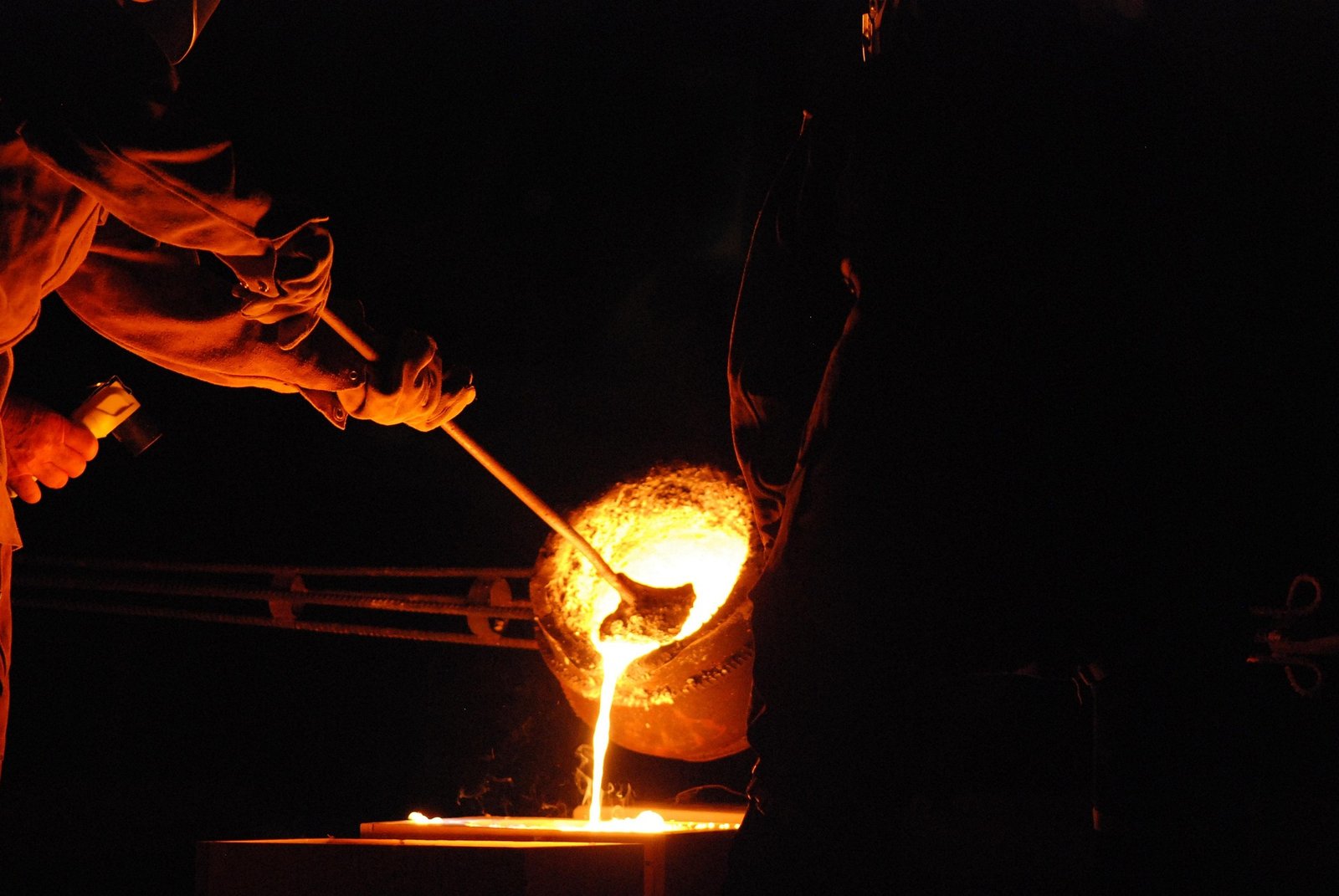enlightening_images-iron-4452869_1920